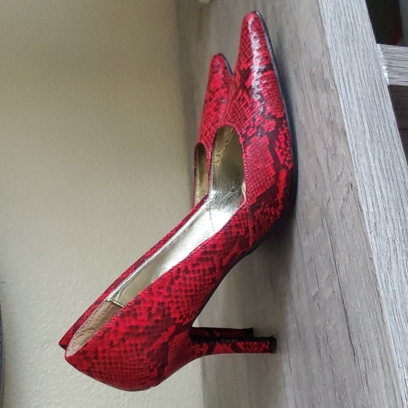 Red Stilettos - Picture 2 of 5